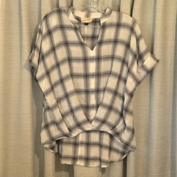 universal Thread hi-low plaid top size M - Picture 7 of 8